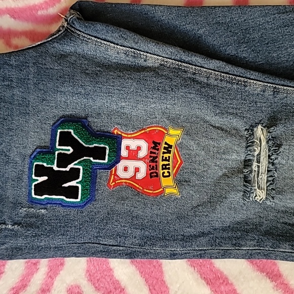 New Jr. Size 5 Jeans. Ultra High Rise Jeans - Embroidered Patches - Distressed - Picture 2 of 5